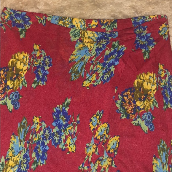 Urban Outfitters Red Floral Midi skirt - Picture 5 of 6